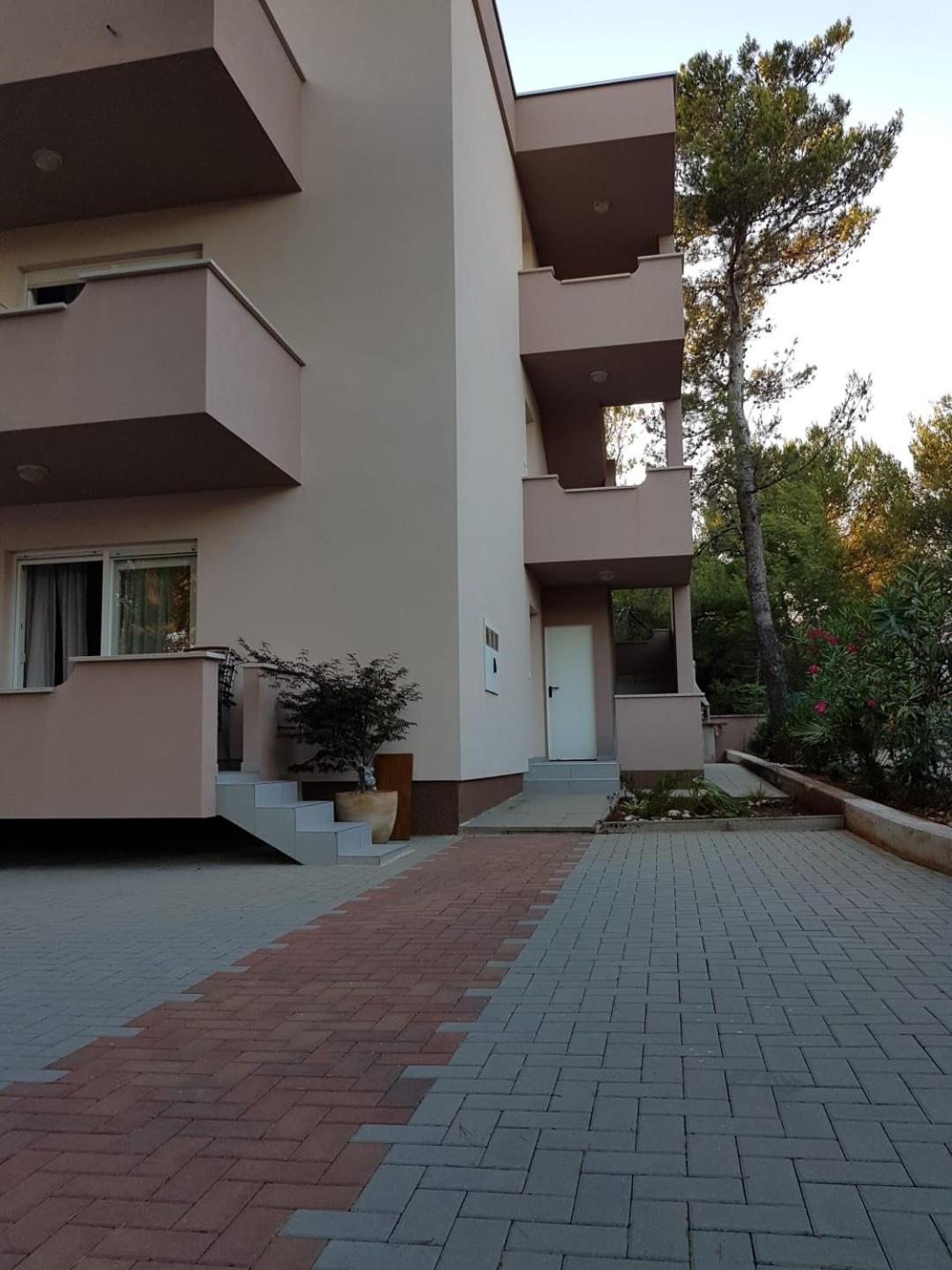 Apartmani Vukadin Vir Exterior foto